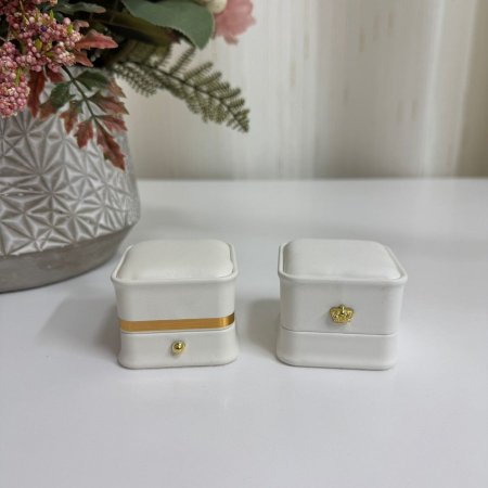 علب محابس جلد