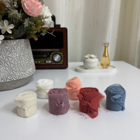 لفات قماش بألوان كتير ناعمة لتزيين التوزيعات او لتغليف الهدايا