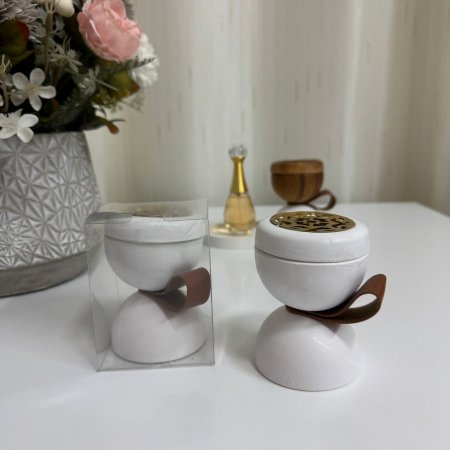 مبخرة بتصميم راقي جدًا باللون الأبيض