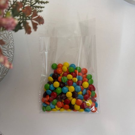 حبيبات شوكولاتة ملونة