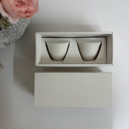 علبة كرتون تقيل سحب مع فنجانين سادة