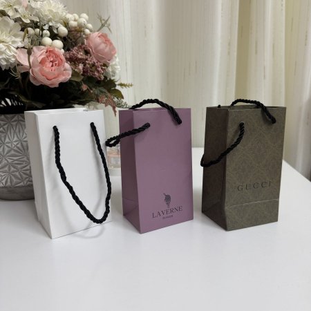 اكياس كرتون ماركات بعدة ألوان