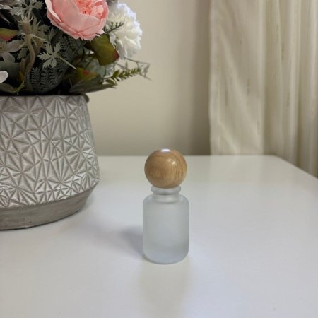 علبة عطر زجاج رش فاضية بالشكل الترند  "شكل علبة عطر لافيرن"