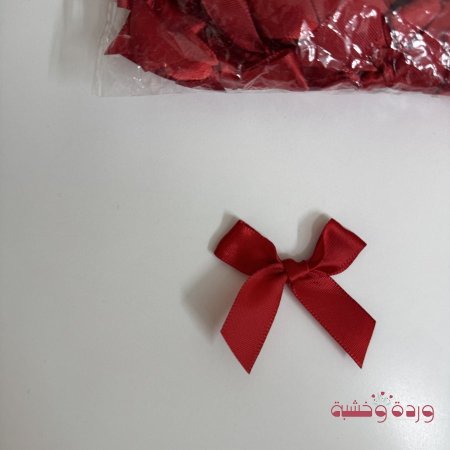 أحمر