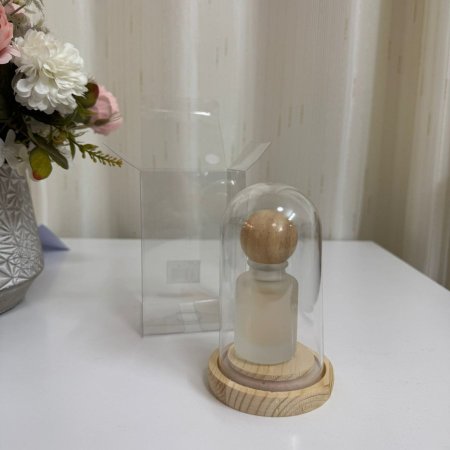 علبة عطر "تصميم لافيرن" داخل علبة اكريليك مميزة وبداخل علبة شفاف