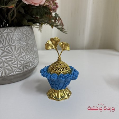 أزرق