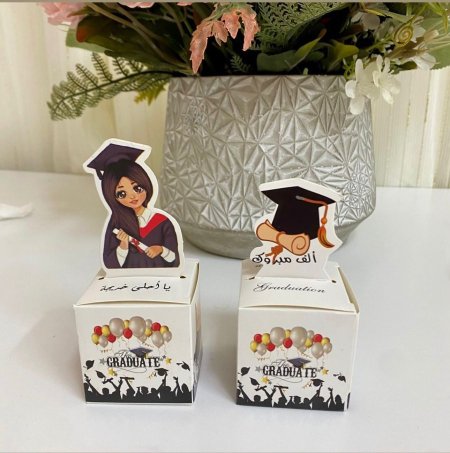 علب كرتون للتخرج