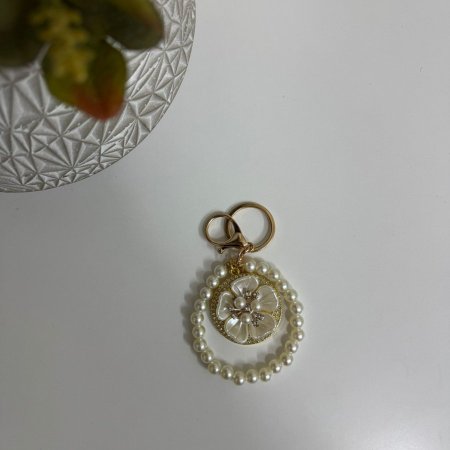 مدالية لولو شغل يدوي فخمة جدًا